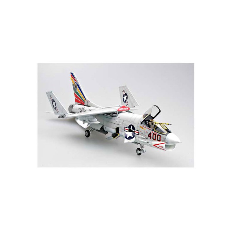 Maquette d'avion en plastique F-8E CRUSADER