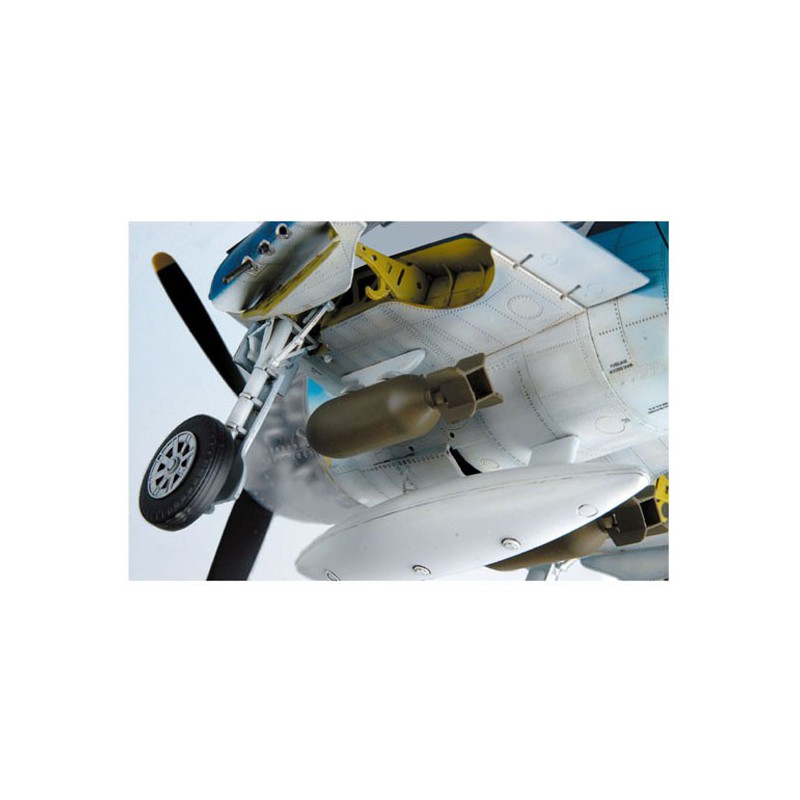 Maquette d'avion en plastique F6F-3N "HELLCAT"