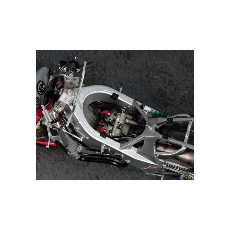 Maquette de moto en plastique YAMAHA YZR500 1988 1/12