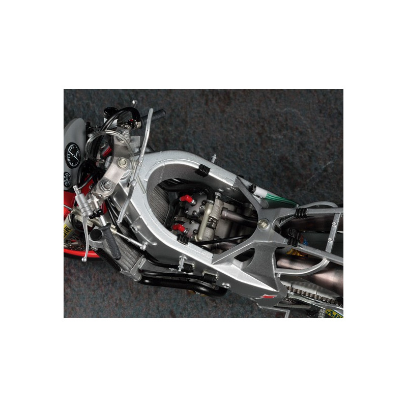 Maquette de moto en plastique YAMAHA YZR500 1988 1/12