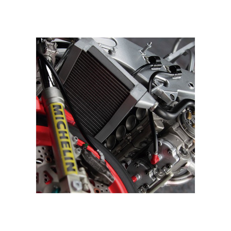 Maquette de moto en plastique YAMAHA YZR500 1988 1/12