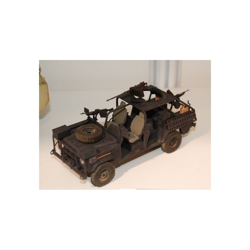 Maquette de Char en plastique LAND Wolf M.I.K. Defender 1/35