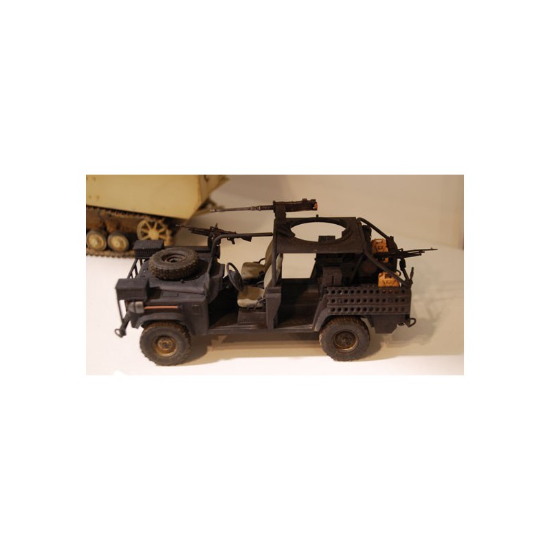 Maquette de Char en plastique LAND Wolf M.I.K. Defender 1/35