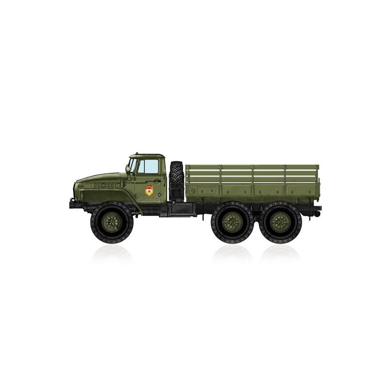 Maquette de camion en plastique Russian URAL-4320 Truck 1/72