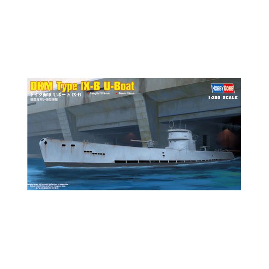 Maquette de Bateau en plastique DKM NAVY T. IX-B U-BOAT 1/350