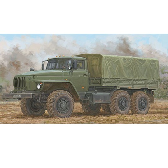 Maquette de camion en plastique Russian URAL-4320 1/35