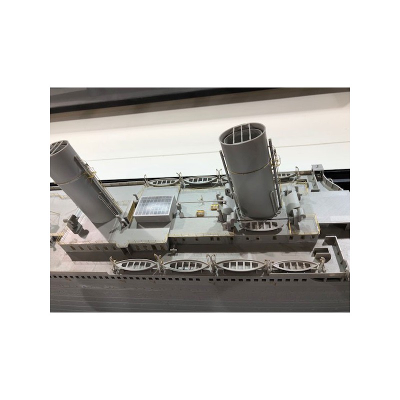 Maquette de Bateau en plastique R.M.S. TITANIC 1/200