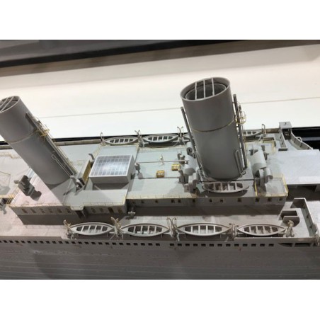 Maquette de Bateau en plastique R.M.S. TITANIC 1/200