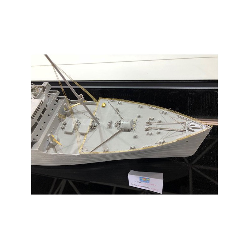 Maquette de Bateau en plastique R.M.S. TITANIC 1/200