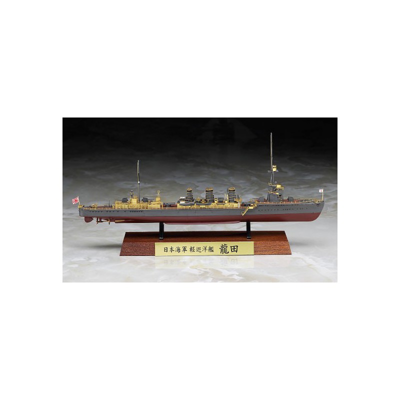 Maquette de Bateau en plastique JAPANESE NAVY LIGHT CRUISER TATSUTA FULL HULL SPEC