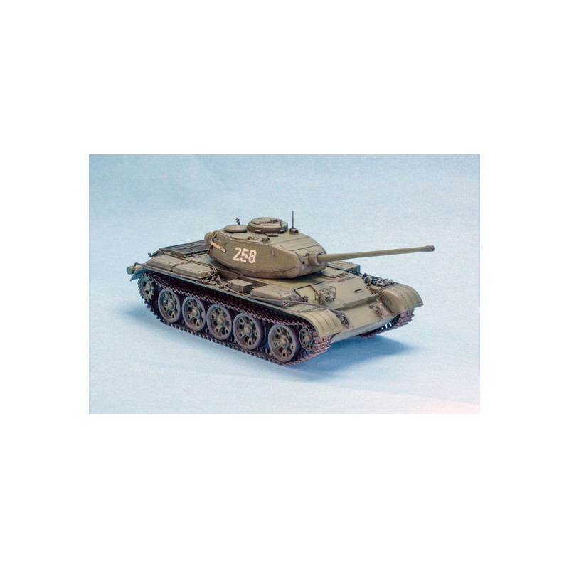 Maquette de Char en plastique T-44M Soviet Tank 1/35