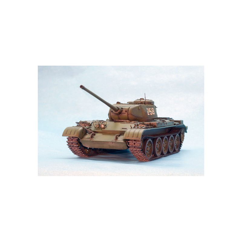 Maquette de Char en plastique T-44M Soviet Tank 1/35