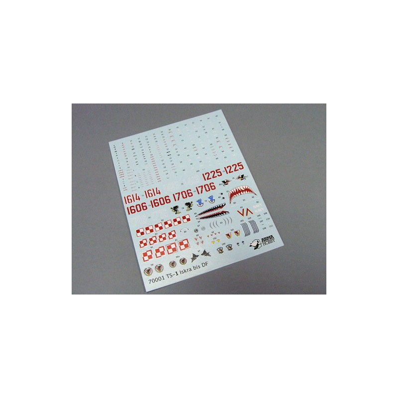 Maquette d'avion en plastique TS-11 ISKRA Deluxe 1/72