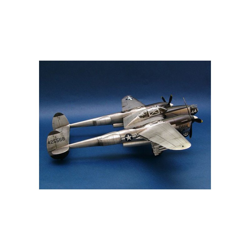 Maquette d'avion en plastique P-38L-5-LO LIGHTNING