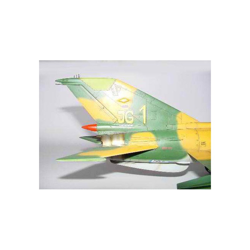 Maquette d'avion en plastique MIG-21 MF FISHBED J