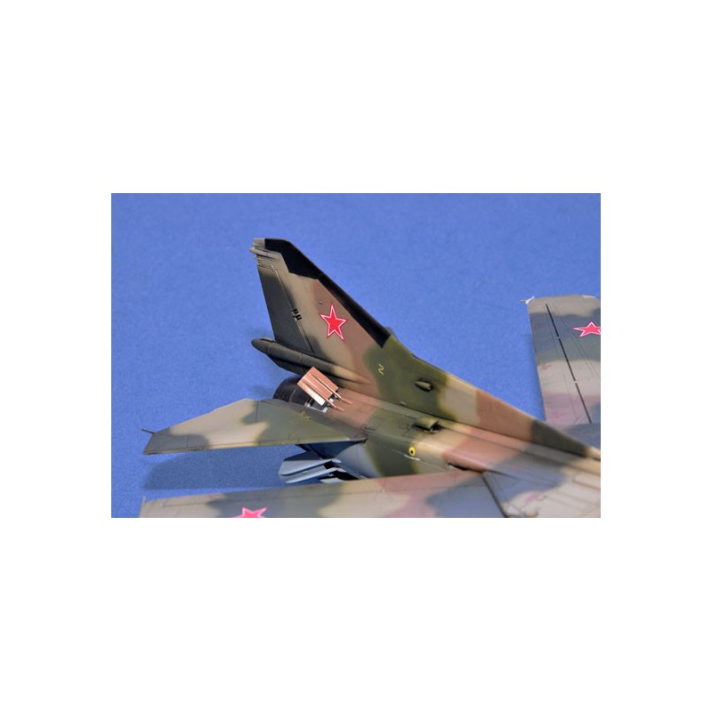 Maquette d'avion en plastique MIG-27M FLOGGER J