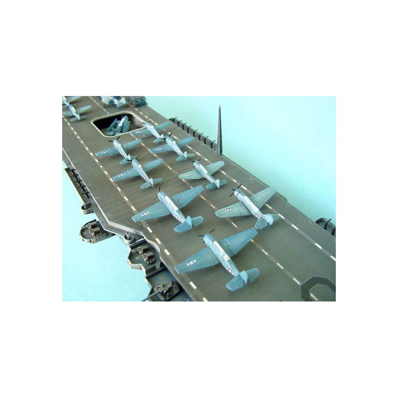 Maquette de Bateau en plastique US YORKTOWN CV-10 1944