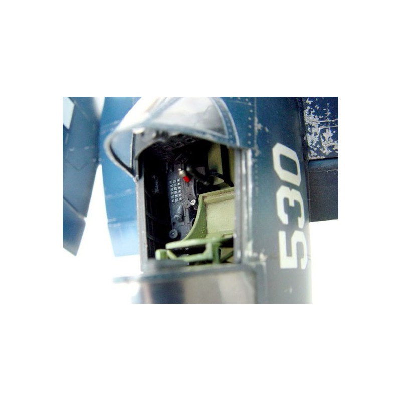 Maquette d'avion en plastique F4U-1D CORSAIR