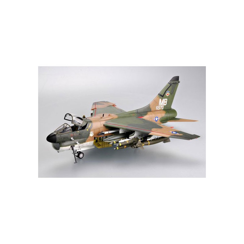 Maquette d'avion en plastique A-7D CORSAIR II
