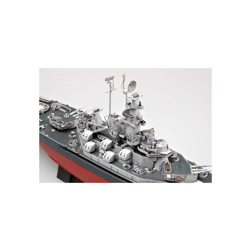 Maquette de Bateau en plastique USS MASSACHUSETTS BB-59