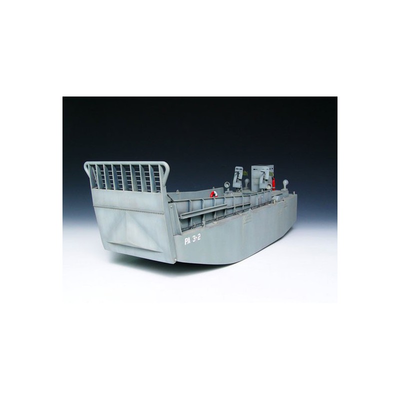 Maquette de Char en plastique WW II US NAVY LCM(3) LANDING CRAFT