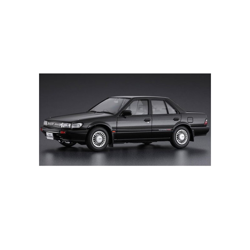 Maquette de voiture en plastique NISSAN BLUEBIRD 1/24