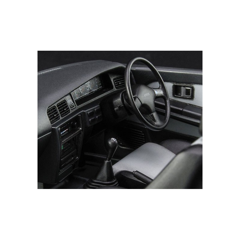 Maquette de voiture en plastique NISSAN BLUEBIRD 1/24