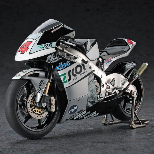 Maquette plastique de moto...