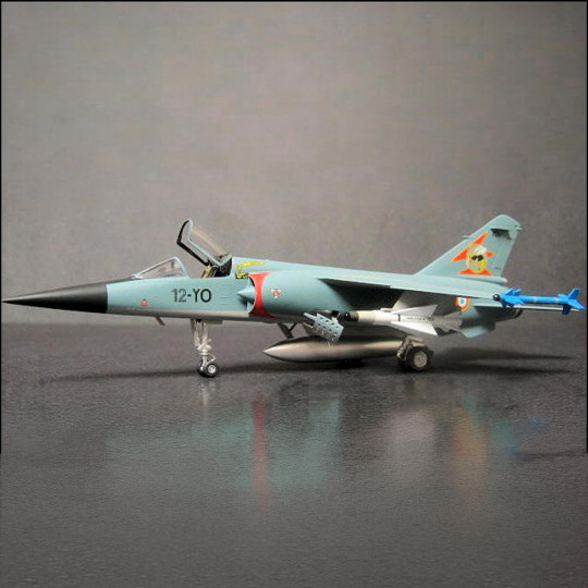 Modello d'avion en plastica...